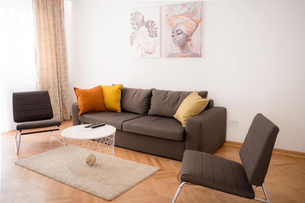 Downtown, Spacious, 2 Bedroom Apartment Belgrado Esterno foto
